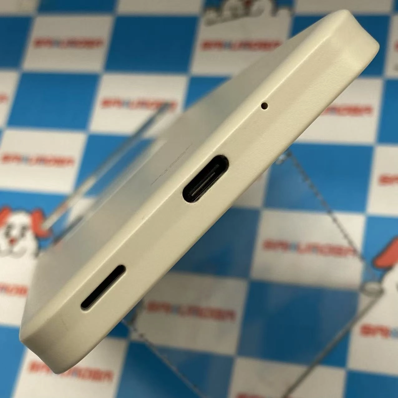 AQUOS wish 64GB アイボリー SHG06 SIMロック解除済 au 美品