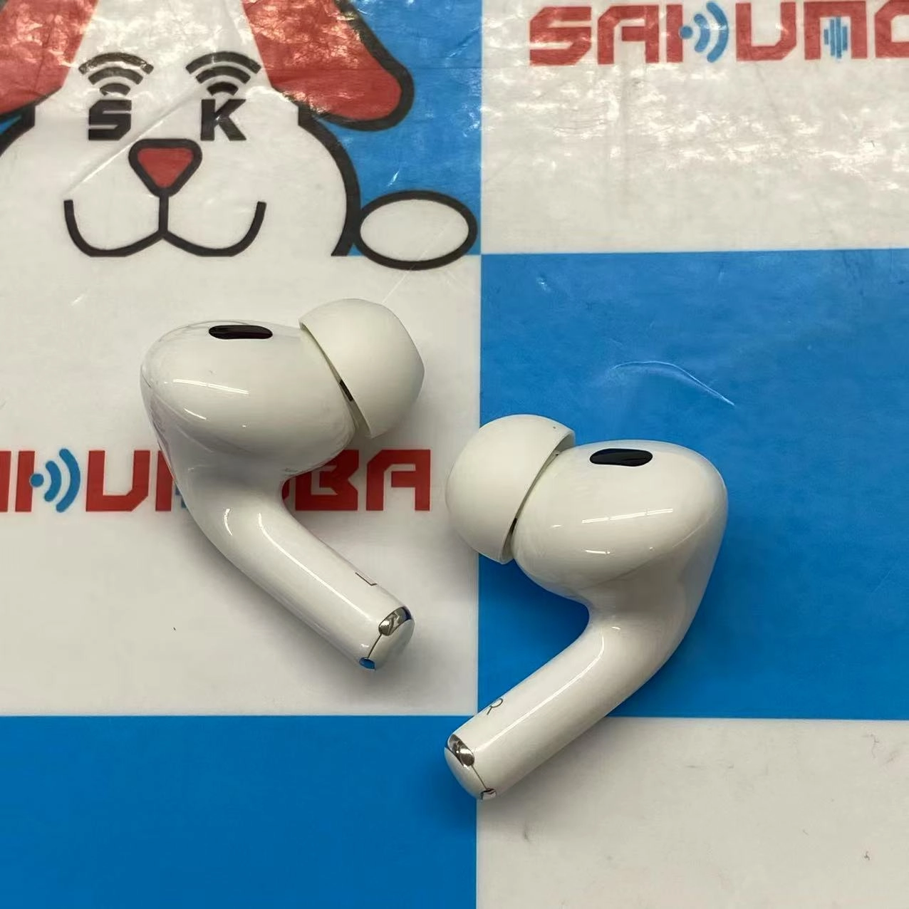 AirPods Pro 第2世代 MagSafe充電ケース(USB-C)付き ホワイト MTJV3J/A