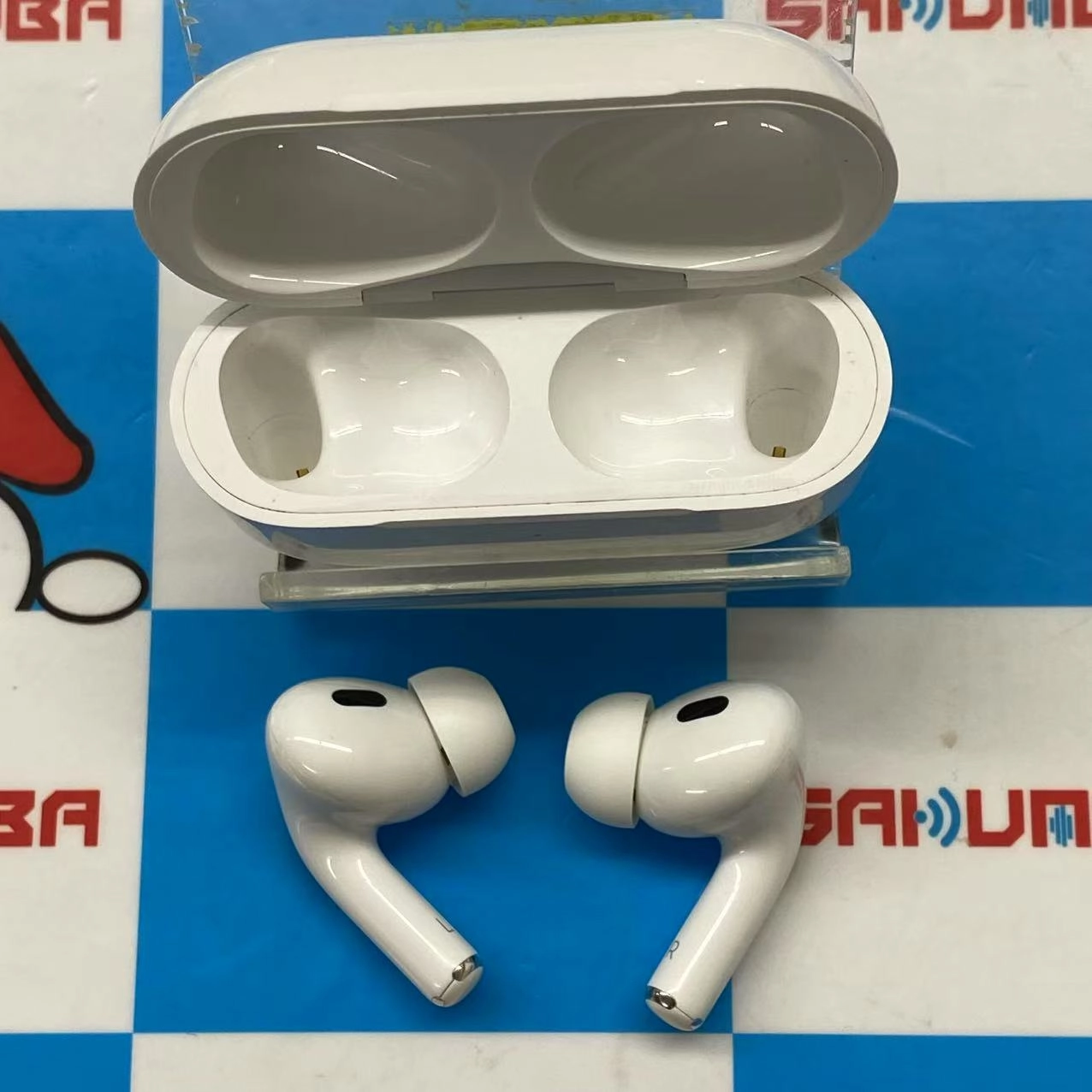 AirPods Pro 第2世代 MagSafe充電ケース(USB-C)付き ホワイト MTJV3J/A