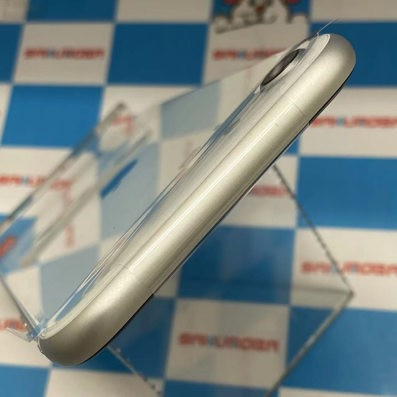 iPhoneSE 第2世代 128GB ホワイト MHGU3J/A SIMロック解除済 docomo 開封未使用品