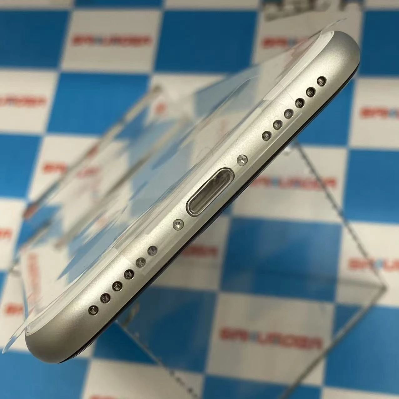 iPhoneSE 第2世代 128GB ホワイト MHGU3J/A SIMロック解除済 docomo 開封未使用品