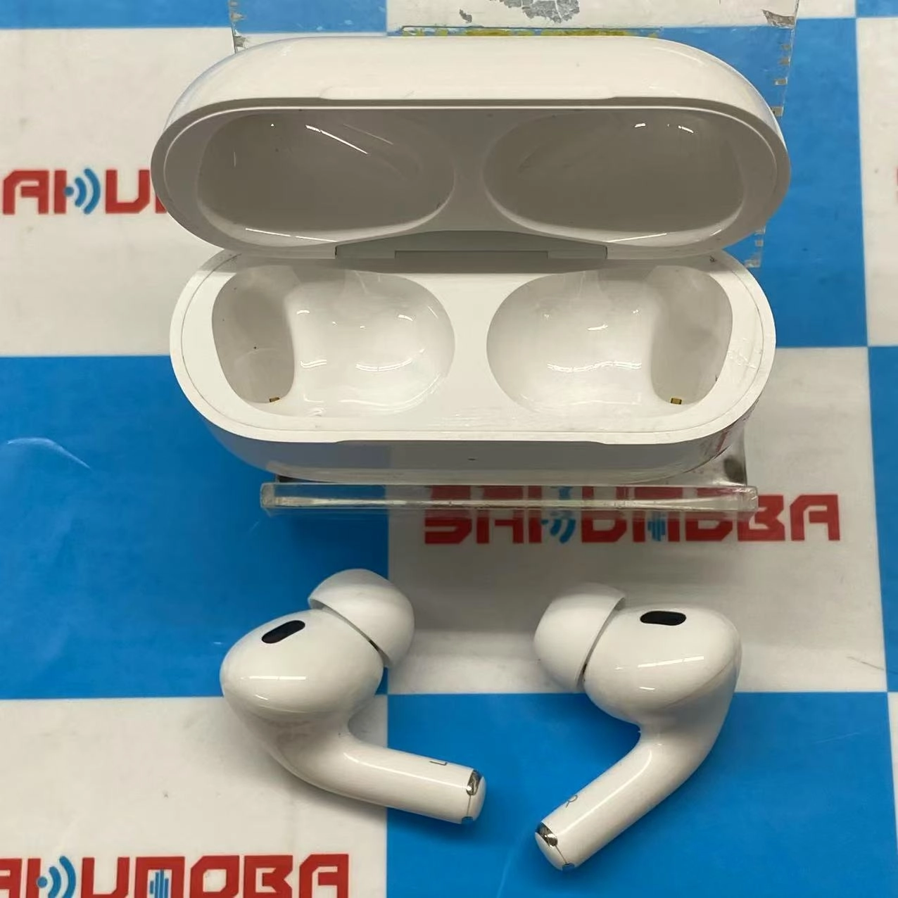 AirPods Pro 第2世代 MagSafe充電ケース(USB-C)付き ホワイト MTJV3J/A