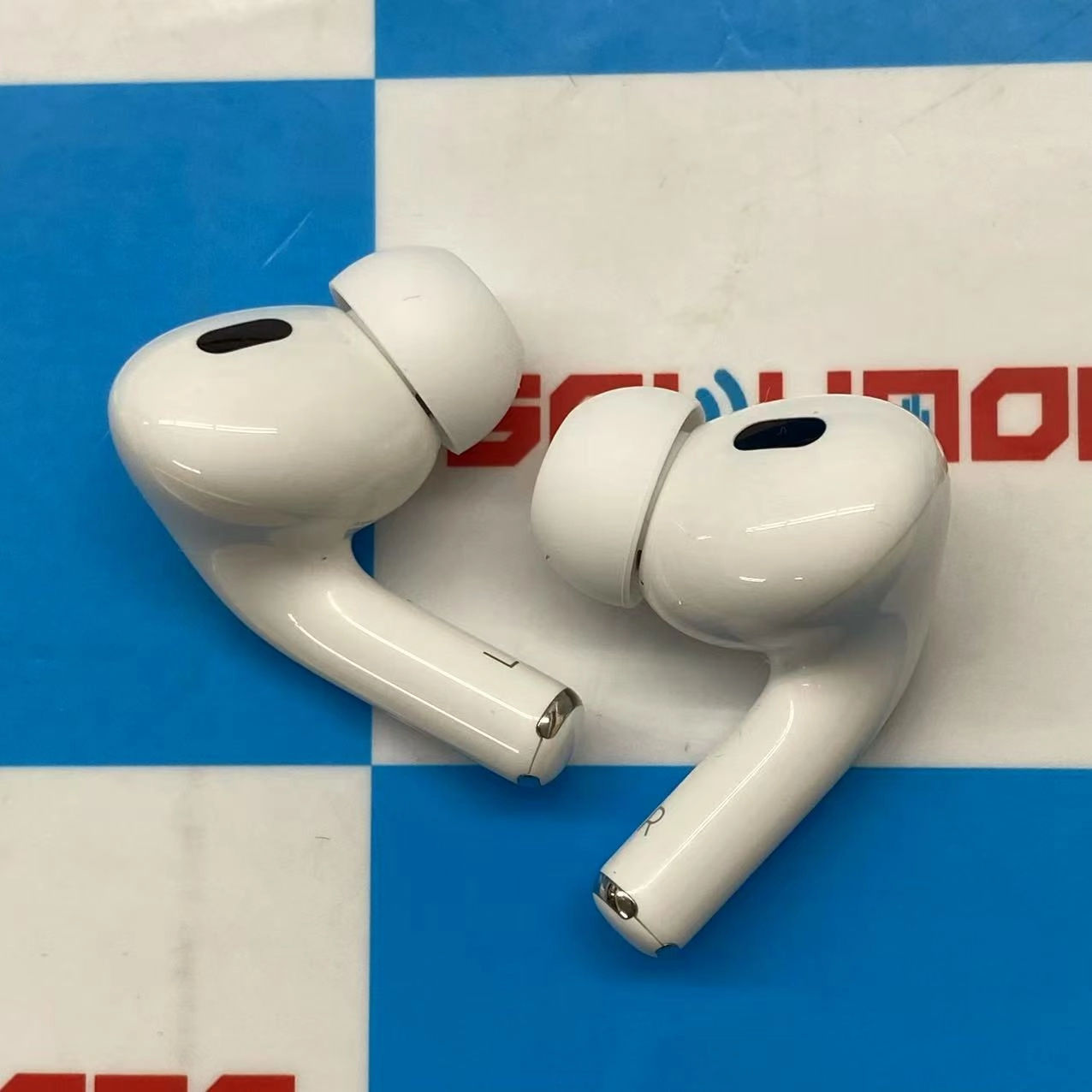 AirPods Pro 第2世代 MagSafe充電ケース(USB-C)付き ホワイト MTJV3J/A