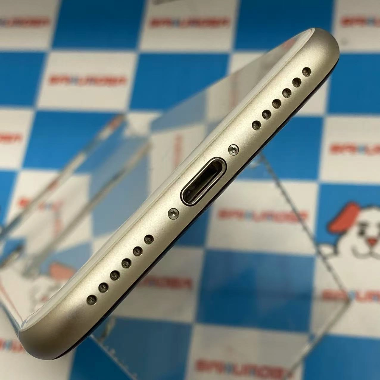 iPhoneSE 第3世代 64GB スターライト MMYD3J/A SIMフリー 新品同様