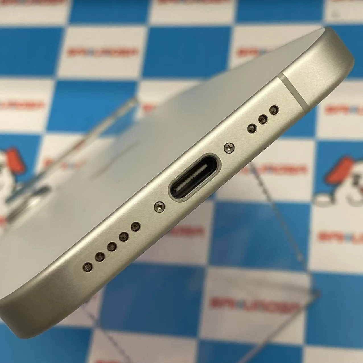 iPhone16 128GB ホワイト MYDR3J/A docomo版SIMフリー 美品