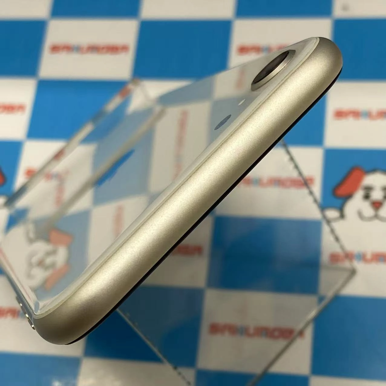 iPhoneSE 第3世代 64GB スターライト MMYD3J/A AU版SIMフリー