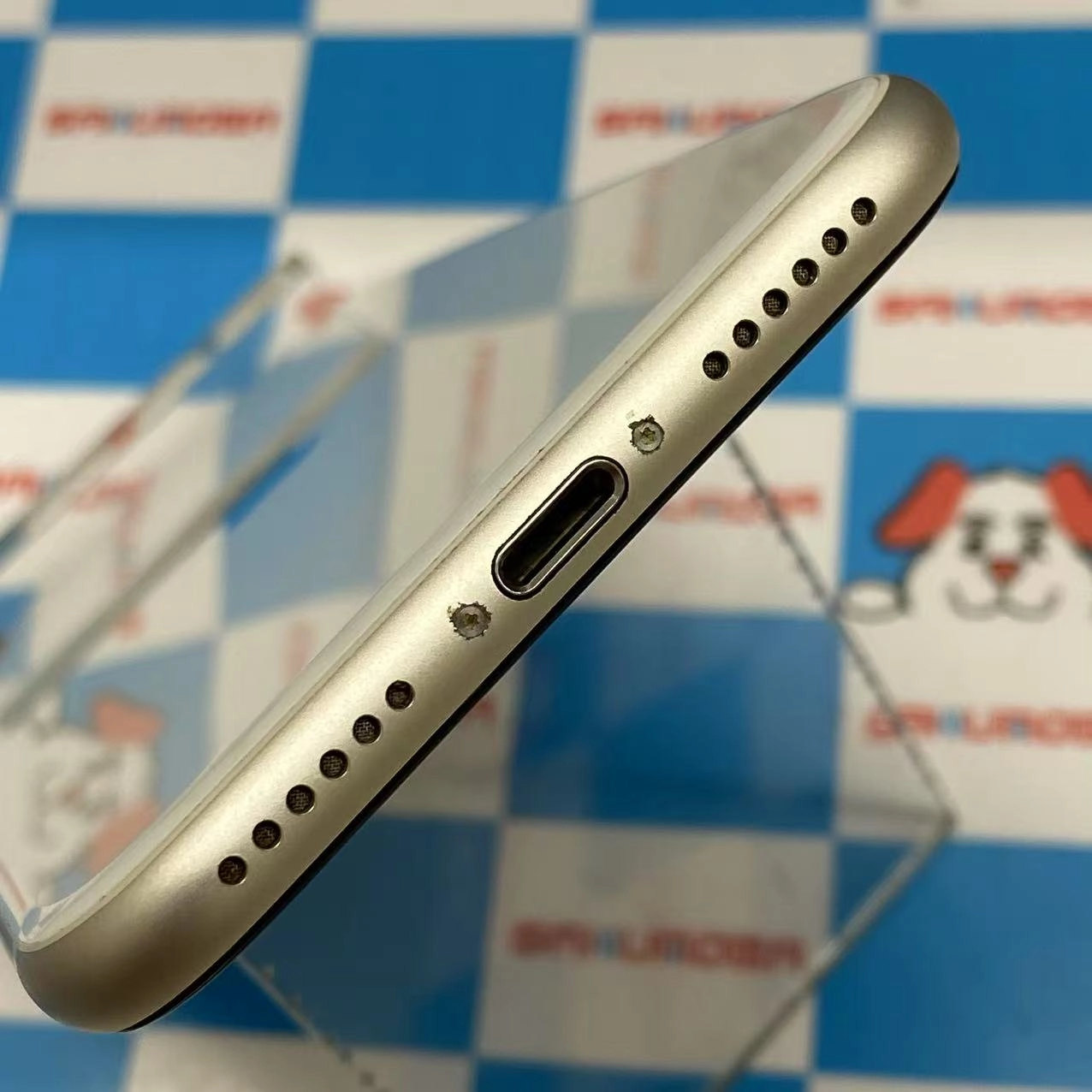 iPhoneSE 第3世代 64GB スターライト MMYD3J/A AU版SIMフリー