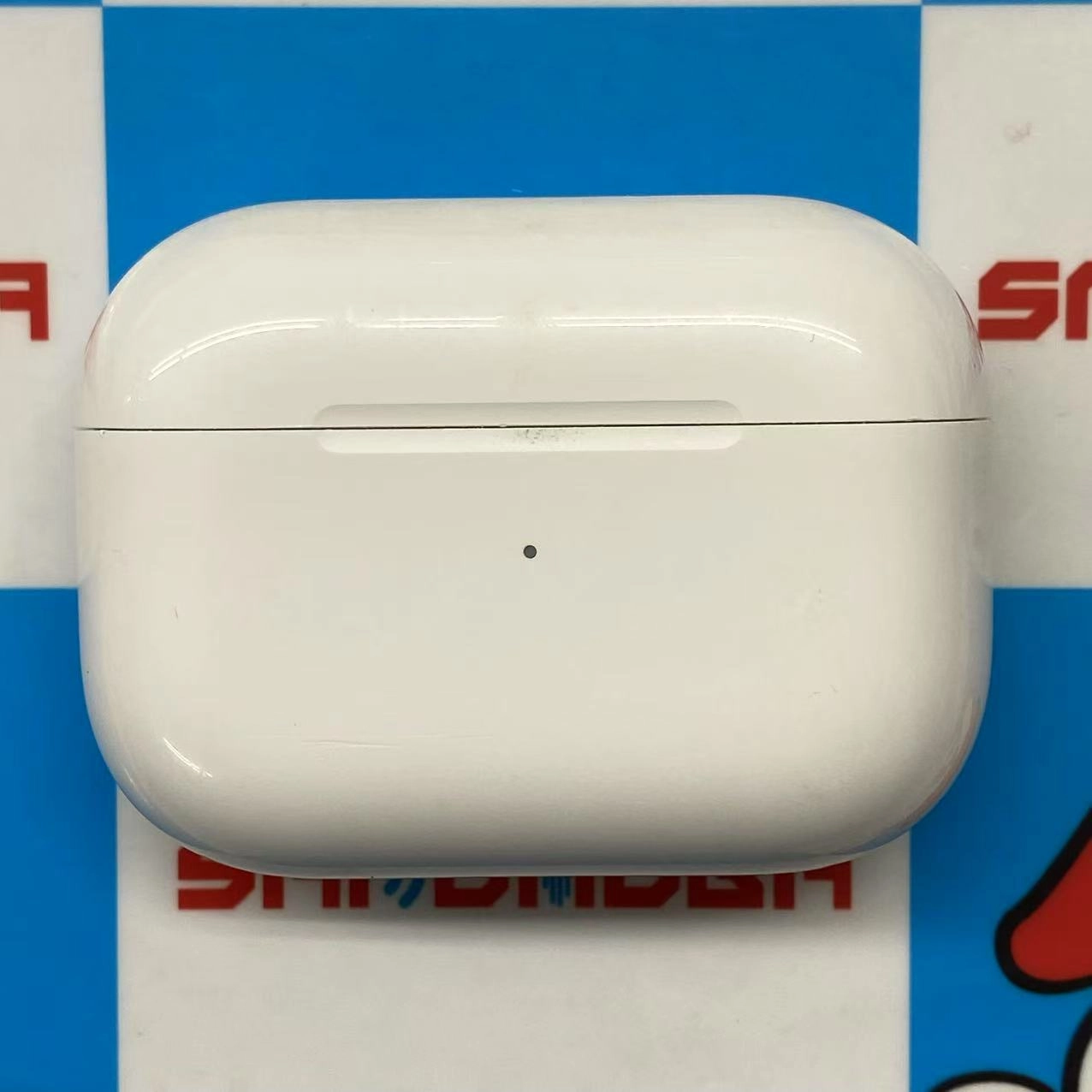 Airpods Pro 第2世代 MagSafe 充電ケース (Lightning) 付き ホワイト A2698