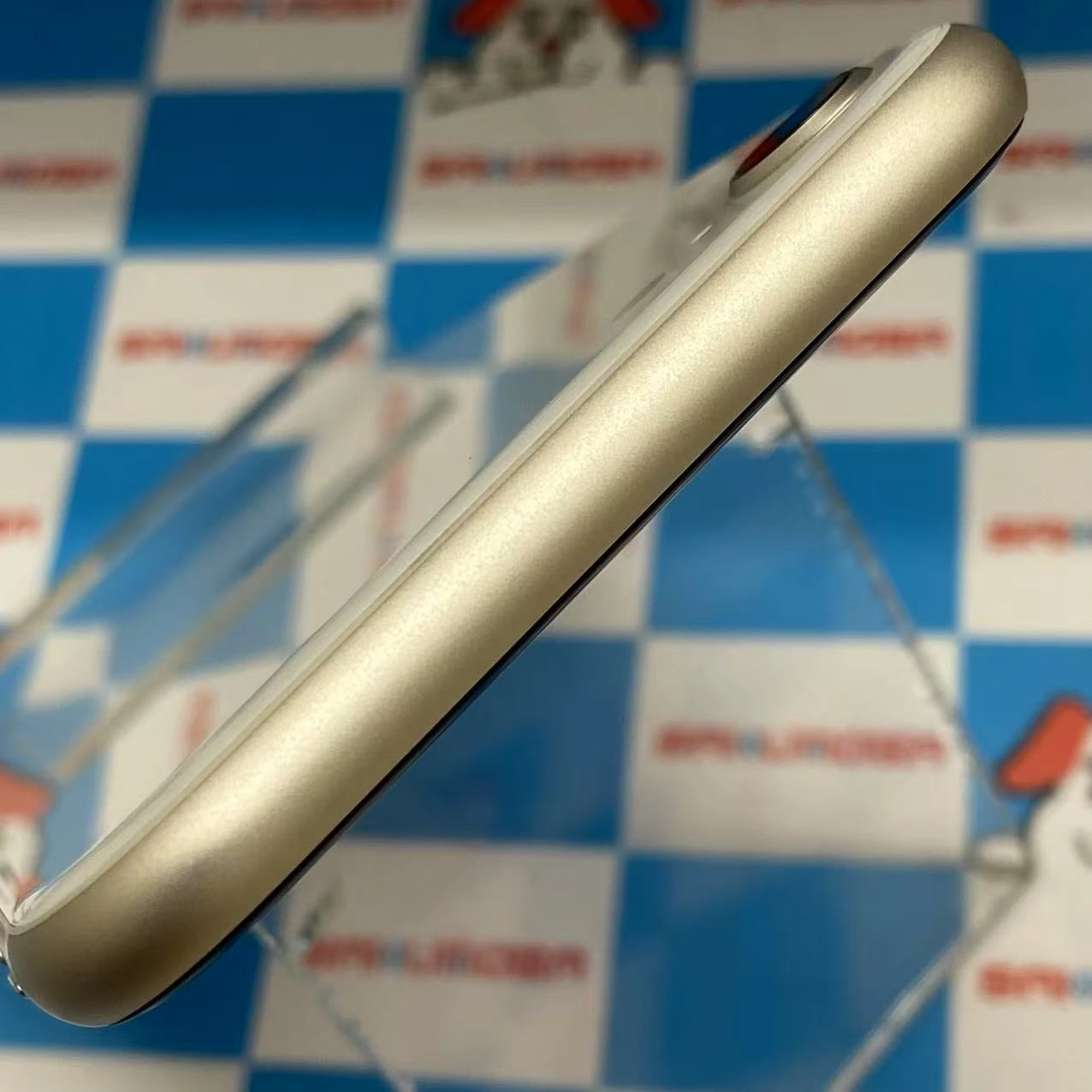 iPhoneSE 第3世代 128GB スターライト MMYG3J/A au 極美品