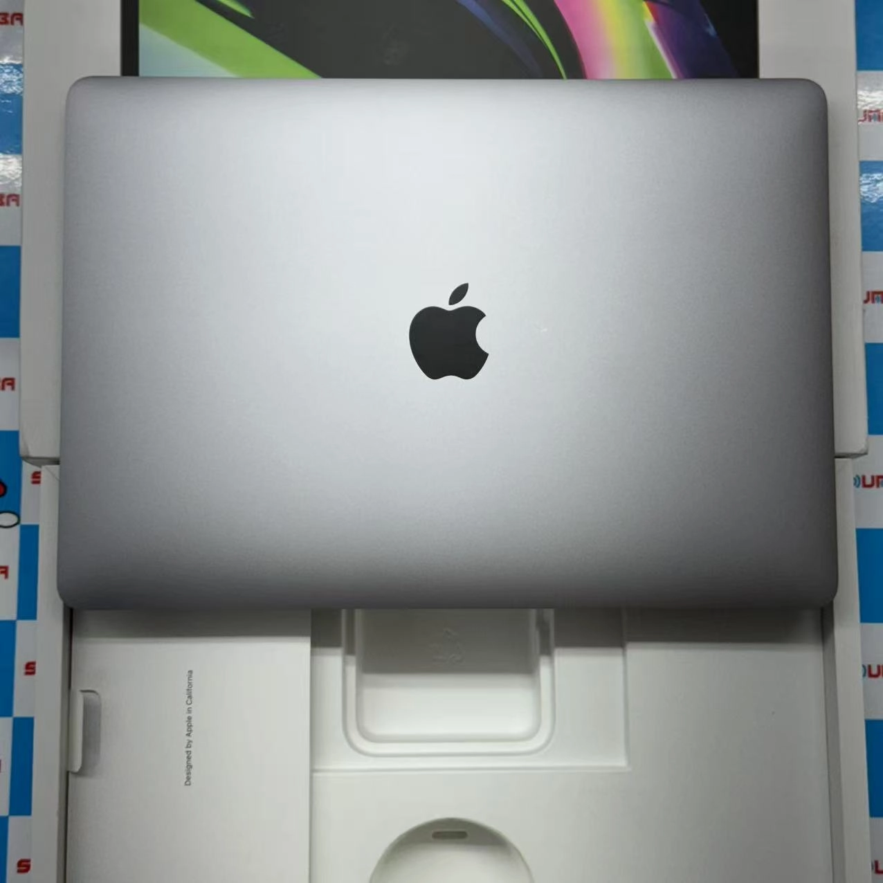 MacBook Pro 13インチ M2 2022 8GB/256GB 8CPU 10GPU スペースグレイ MNEH3J/A 極美品