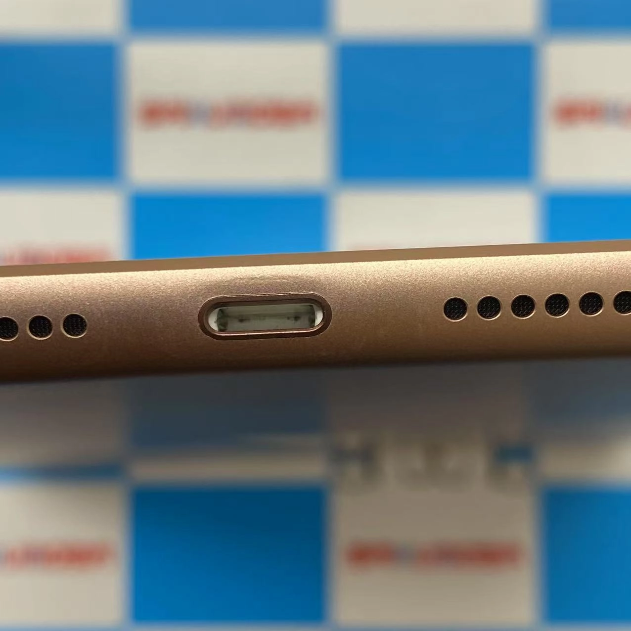 iPad 第8世代 Wi-Fiモデル 32GB ゴールド MYLC2J/A