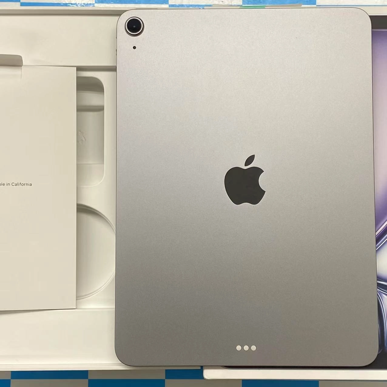 iPad Air 11インチ 第7世代 Wi-Fiモデル 128GB スペースグレイ MC9W4J/A 新品同様