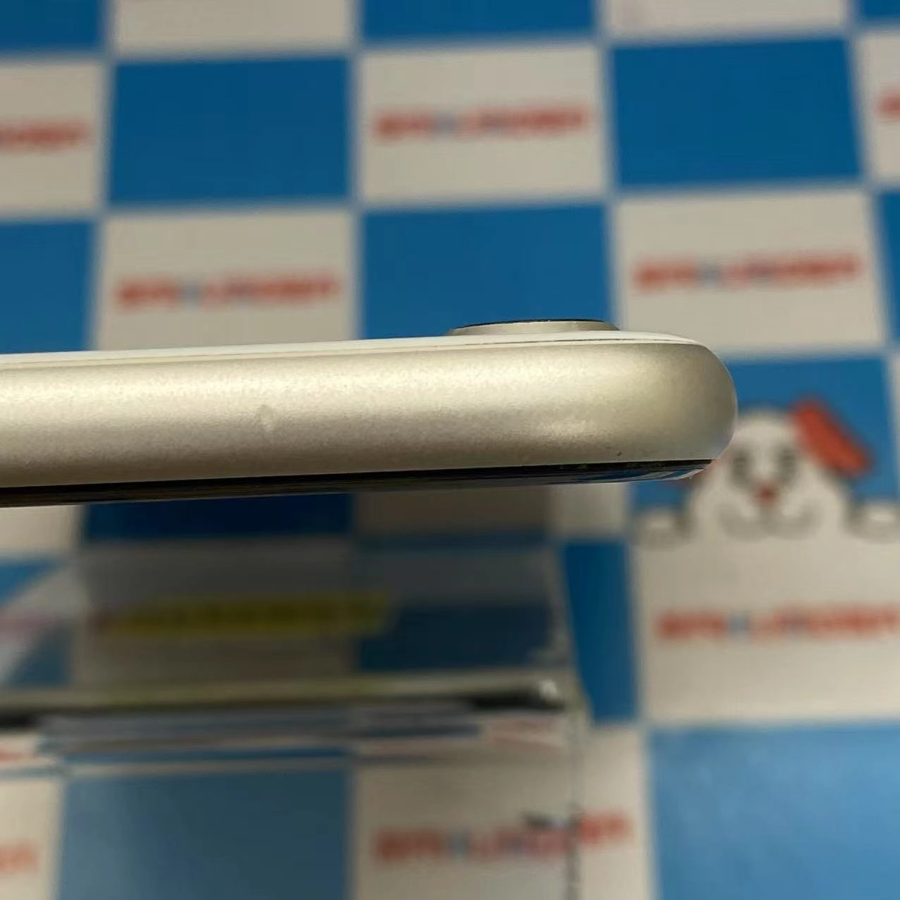 iPhoneSE 第3世代 64GB スターライト MMYD3J/A AU版SIMフリー