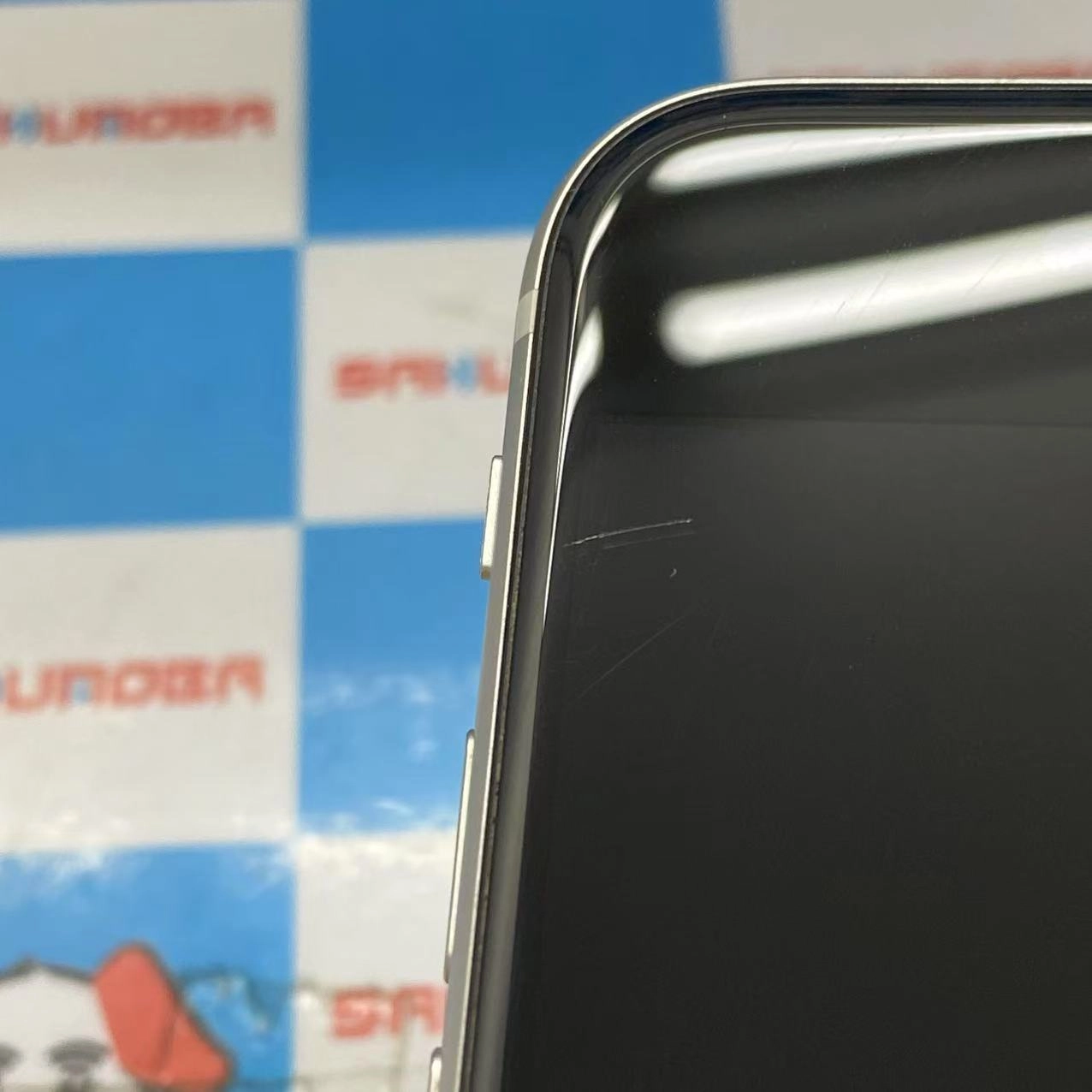 iPhoneSE 第3世代 64GB スターライト MMYD3J/A AU版SIMフリー