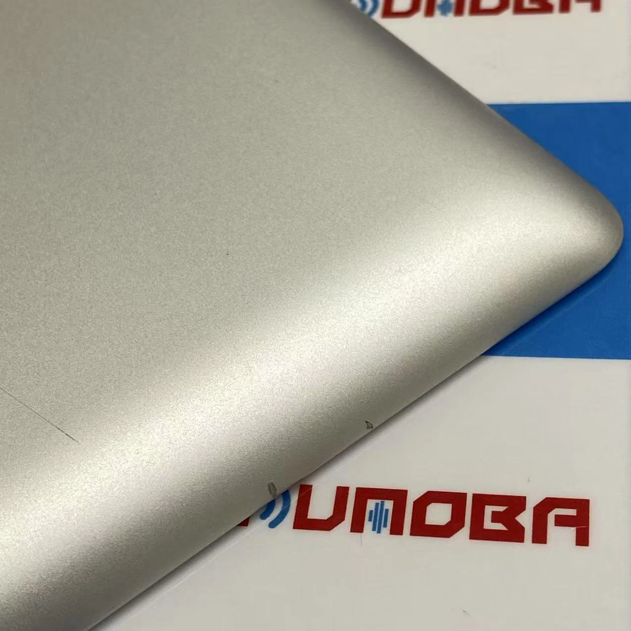 iPad 第4世代 Wi-Fi+4G 16GB ホワイト MD525J/A SIMロック解除済 au