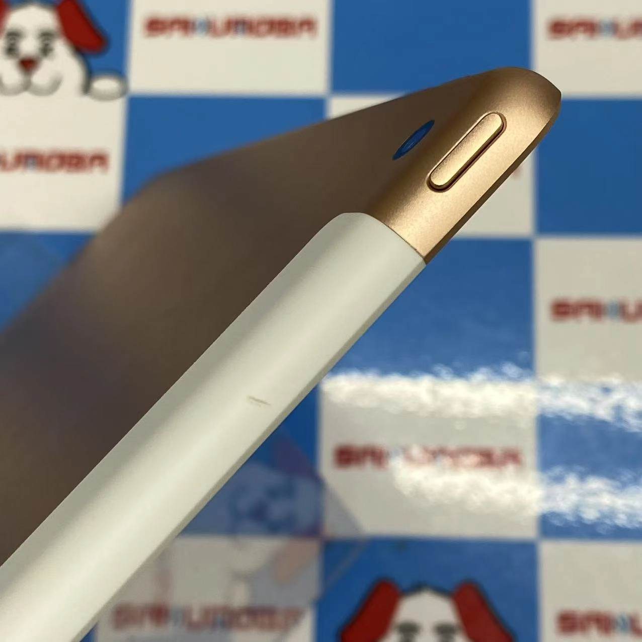 iPad 第7世代 Wi-Fi+Cellularモデル 32GB ゴールド MW6D2J/A SIMロック解除済 docomo訳あり品