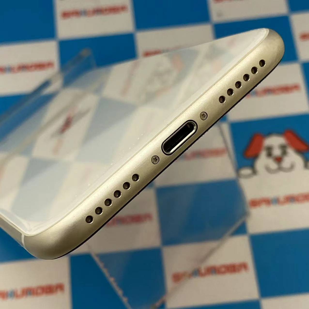 iPhoneSE 第3世代 64GB スターライト MMYD3J/A SIMフリー 美品