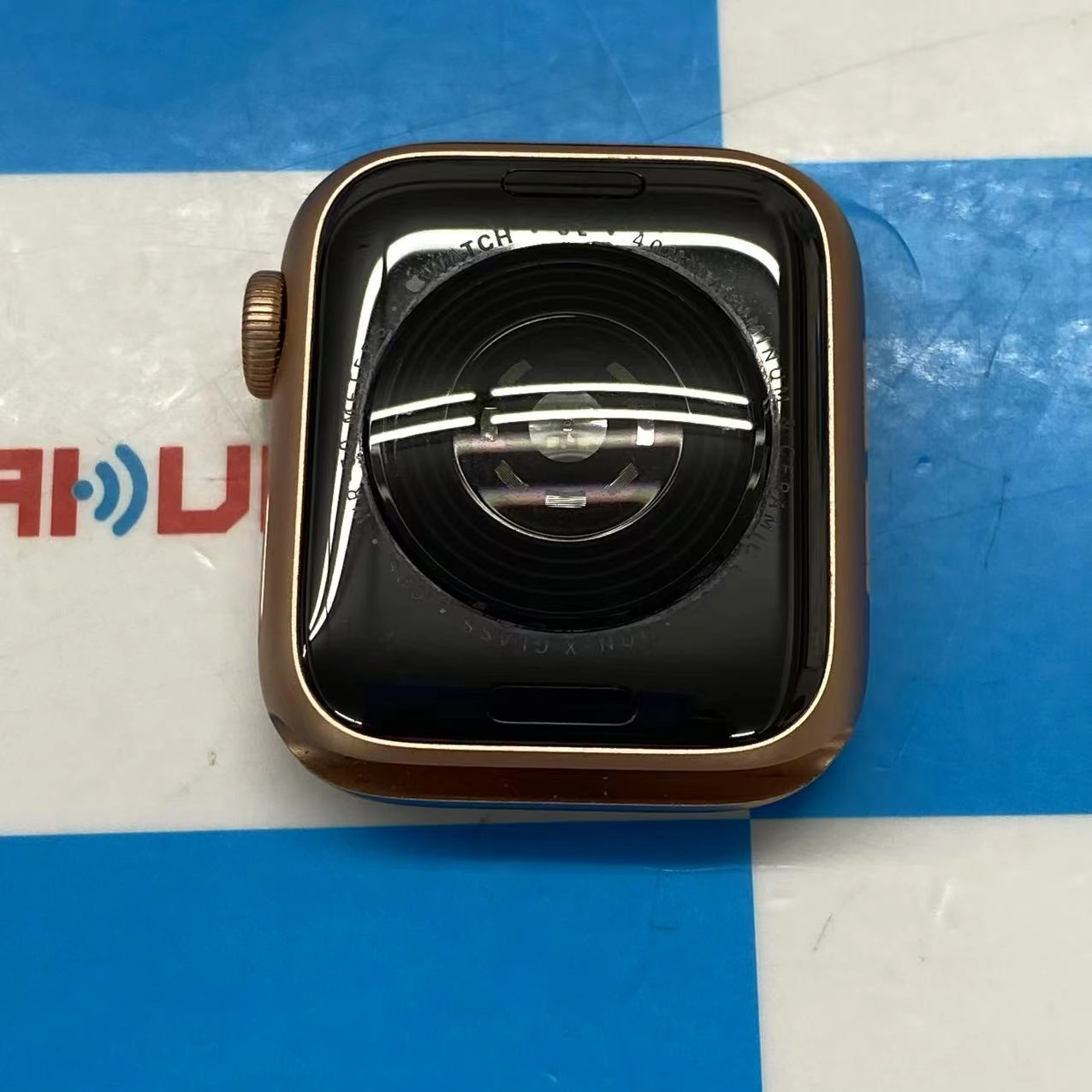 Apple Watch SE 第1世代 40mm GPSモデル 32GB ゴールド MKQA3J/A