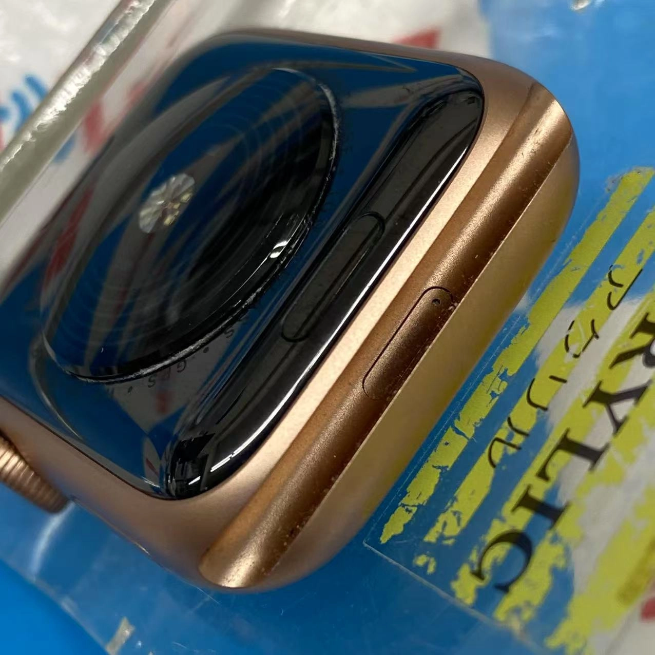 Apple Watch SE 第1世代 40mm GPSモデル 32GB ゴールド MKQA3J/A