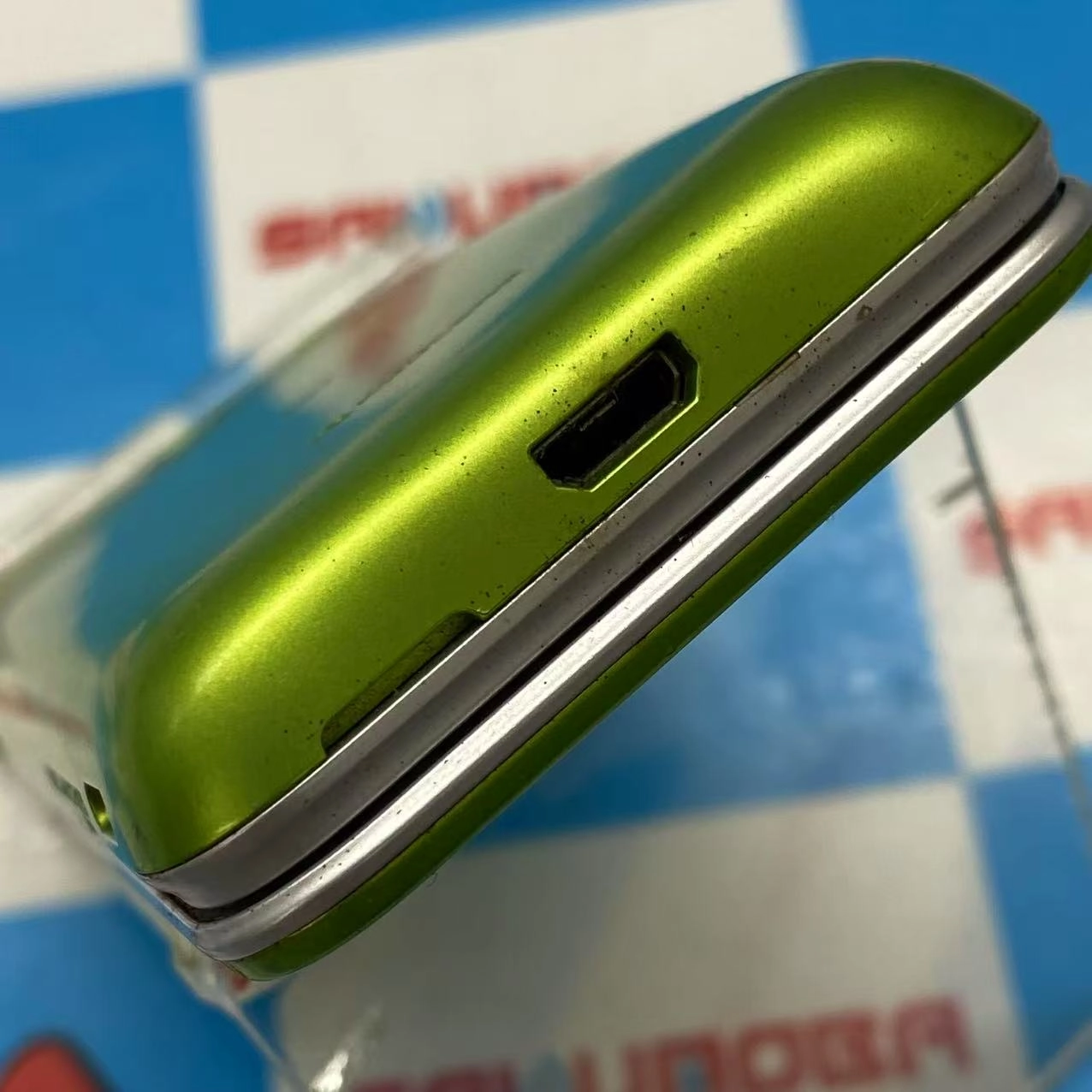 GRATINA KYF37 ** グリーン au