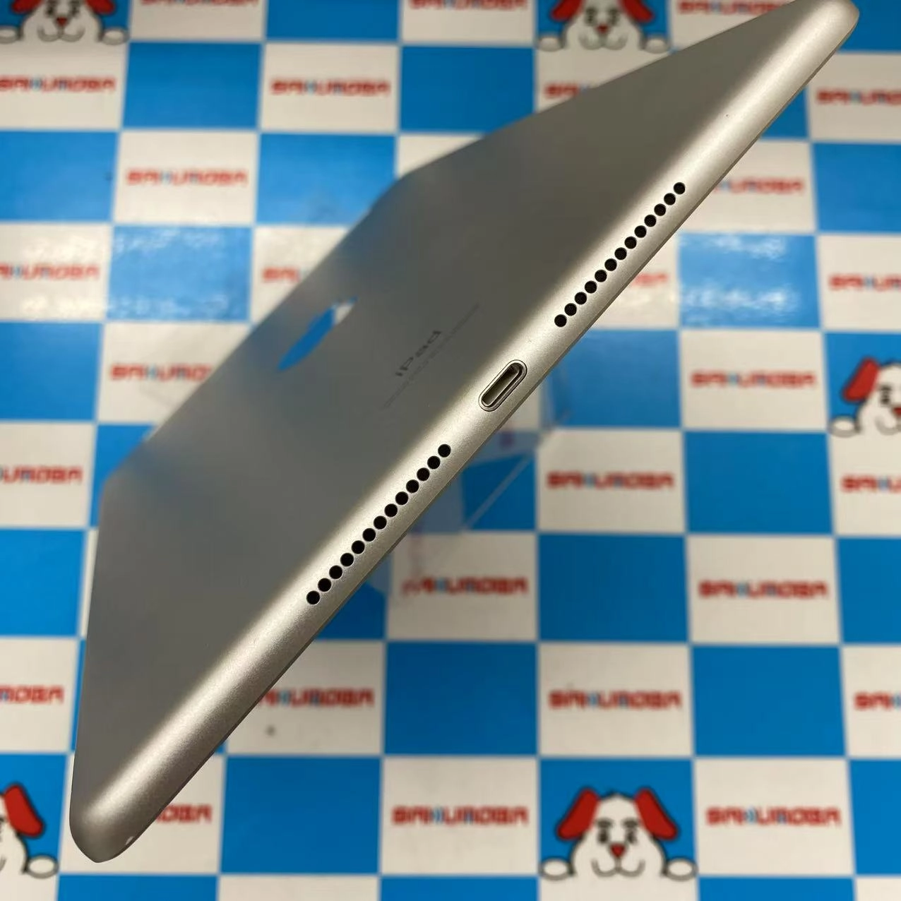 iPad 第8世代 Wi-Fi+Cellularモデル 32GB シルバー MYMJ2J/A SIMロック解除済 au