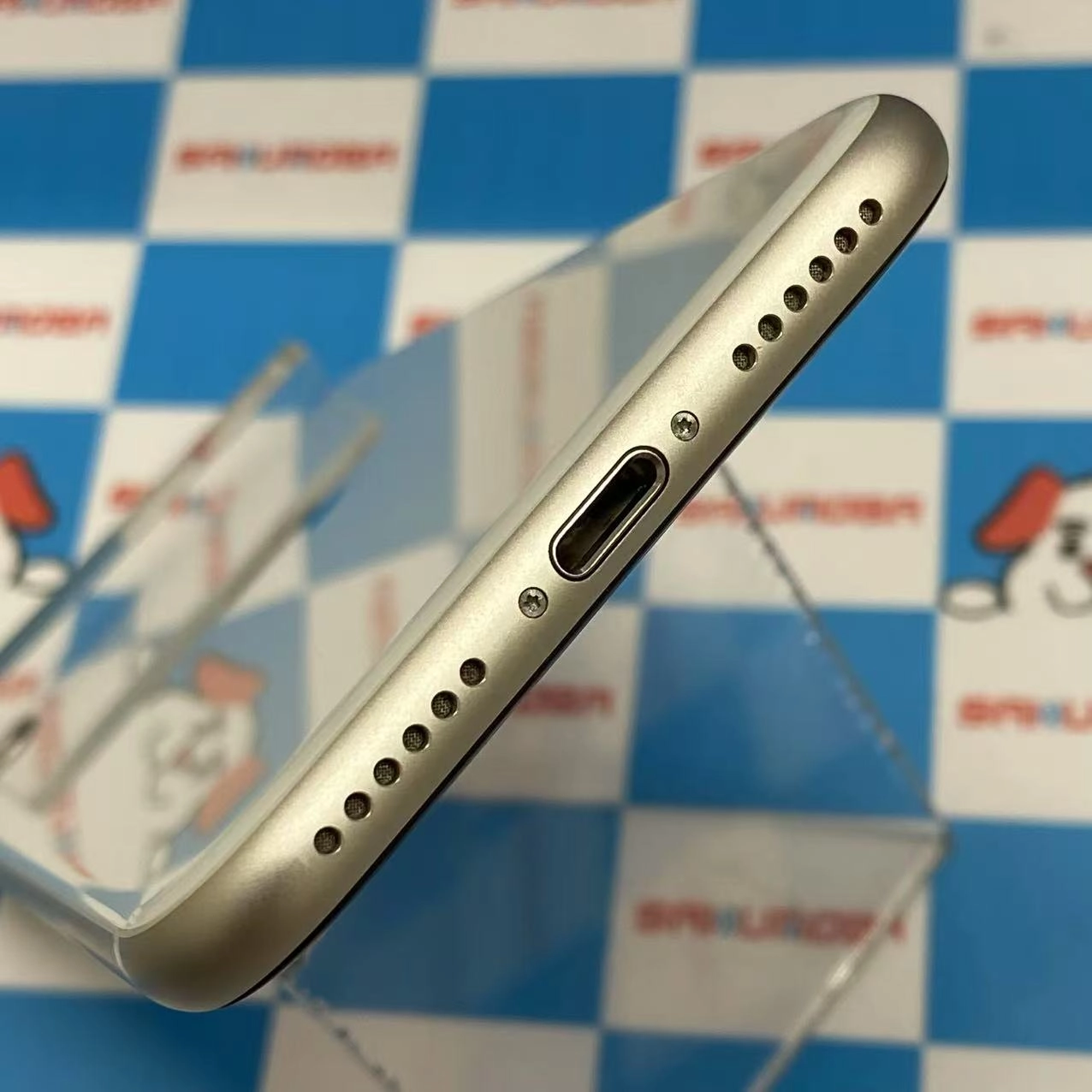 iPhoneSE 第3世代 128GB スターライト MMYG3J/A SIMフリー 新品同様