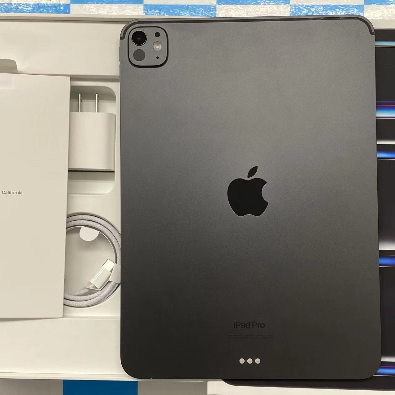 iPad Pro 11インチ 第5世代 Wi-Fiモデル 512GB スペースブラック MVVC3J/A 訳あり開封未使用品