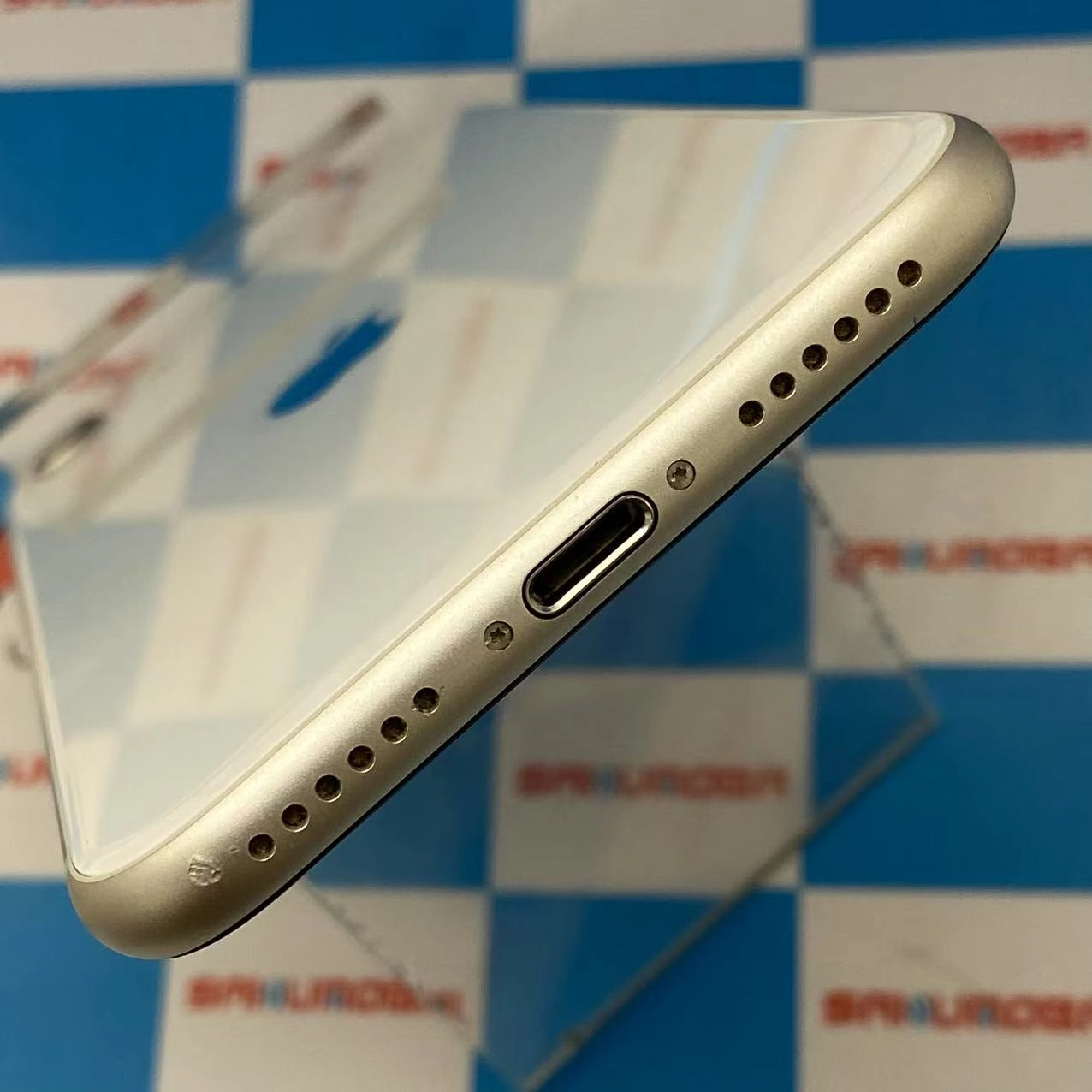 iPhoneSE 第3世代 256GB スターライト MMYK3J/A SIMフリー