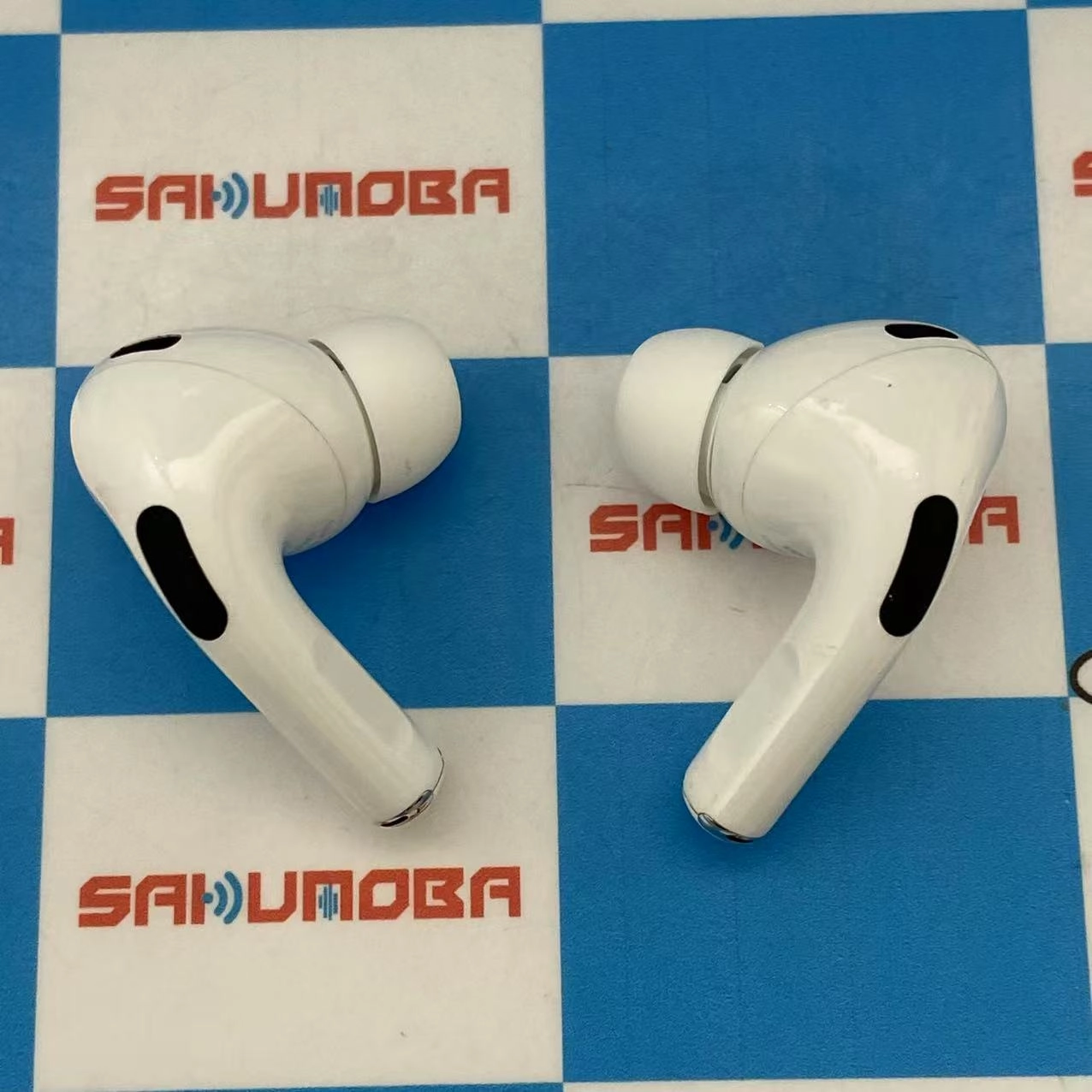 AirPods Pro 第2世代 MagSafe充電ケース(USB-C)付き ホワイト MTJV3J/A