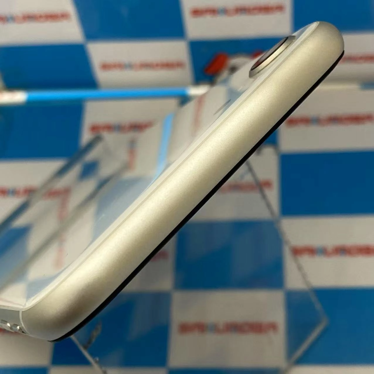 iPhoneSE 第3世代 64GB スターライト MMYD3J/A au