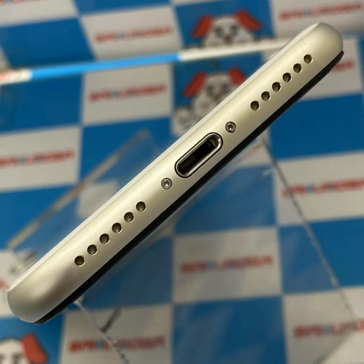 iPhoneSE 第3世代 64GB スターライト MMYD3J/A au