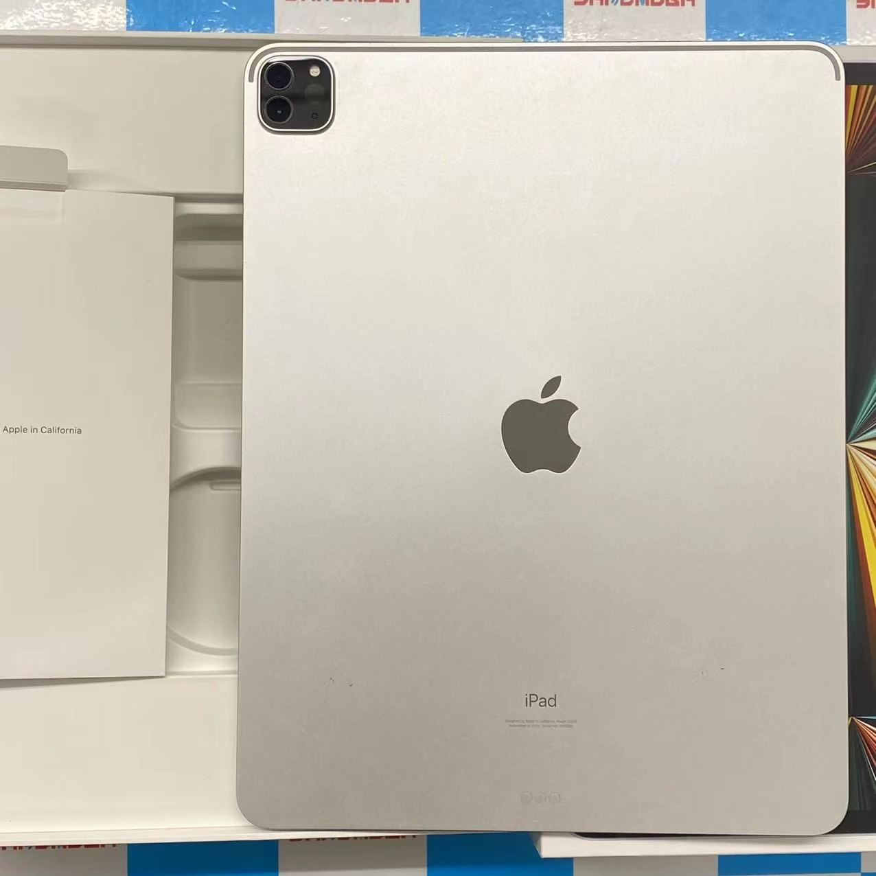 iPad Pro 12.9インチ 第5世代 Wi-Fiモデル 256GB シルバー MHNJ3J/A