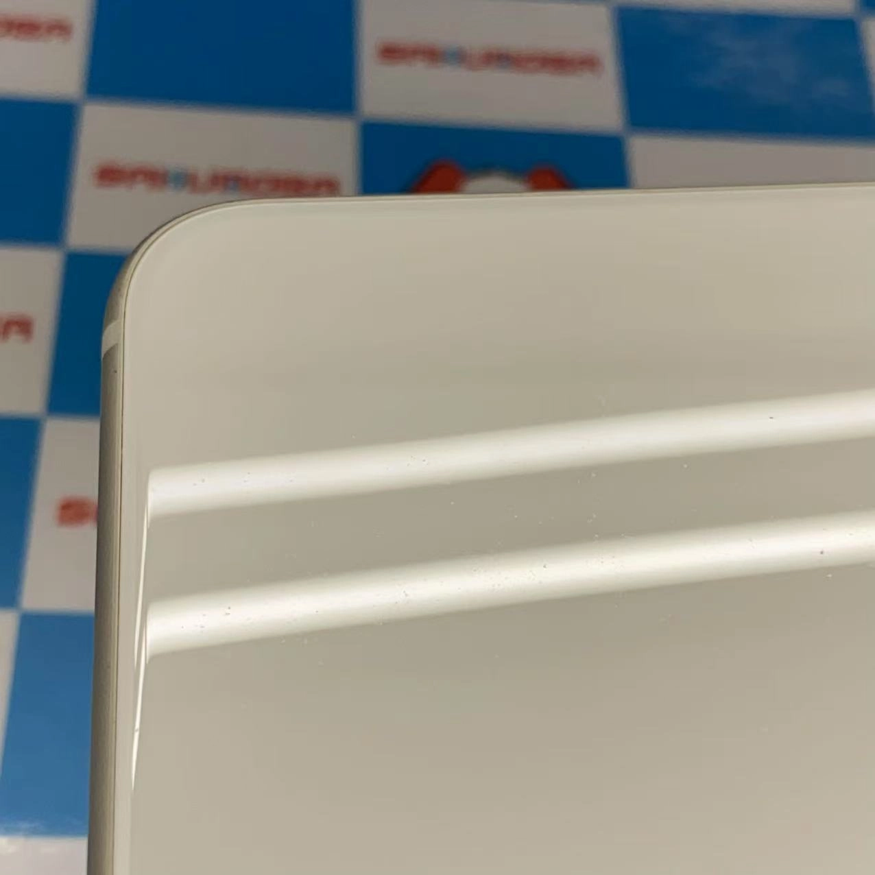 iPhoneSE 第3世代 64GB スターライト MMYD3J/A au