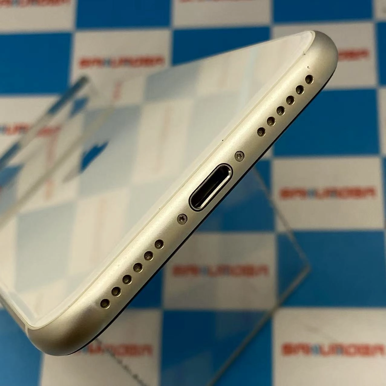 iPhoneSE 第3世代 64GB スターライト MMYD3J/A au