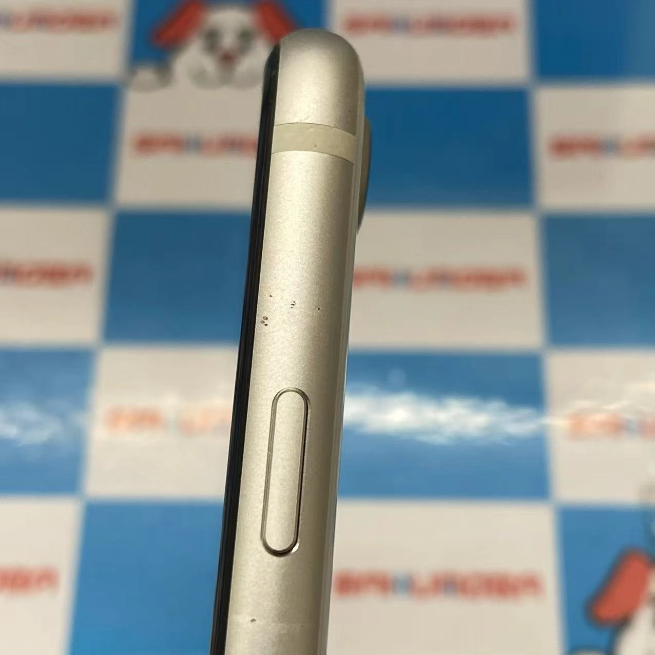 iPhoneSE 第3世代 64GB スターライト MMYD3J/A au