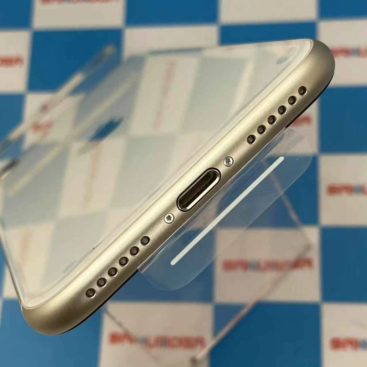 iPhoneSE 第3世代 128GB スターライト MMYG3J/A SIMロック解除済 docomo 開封未使用品