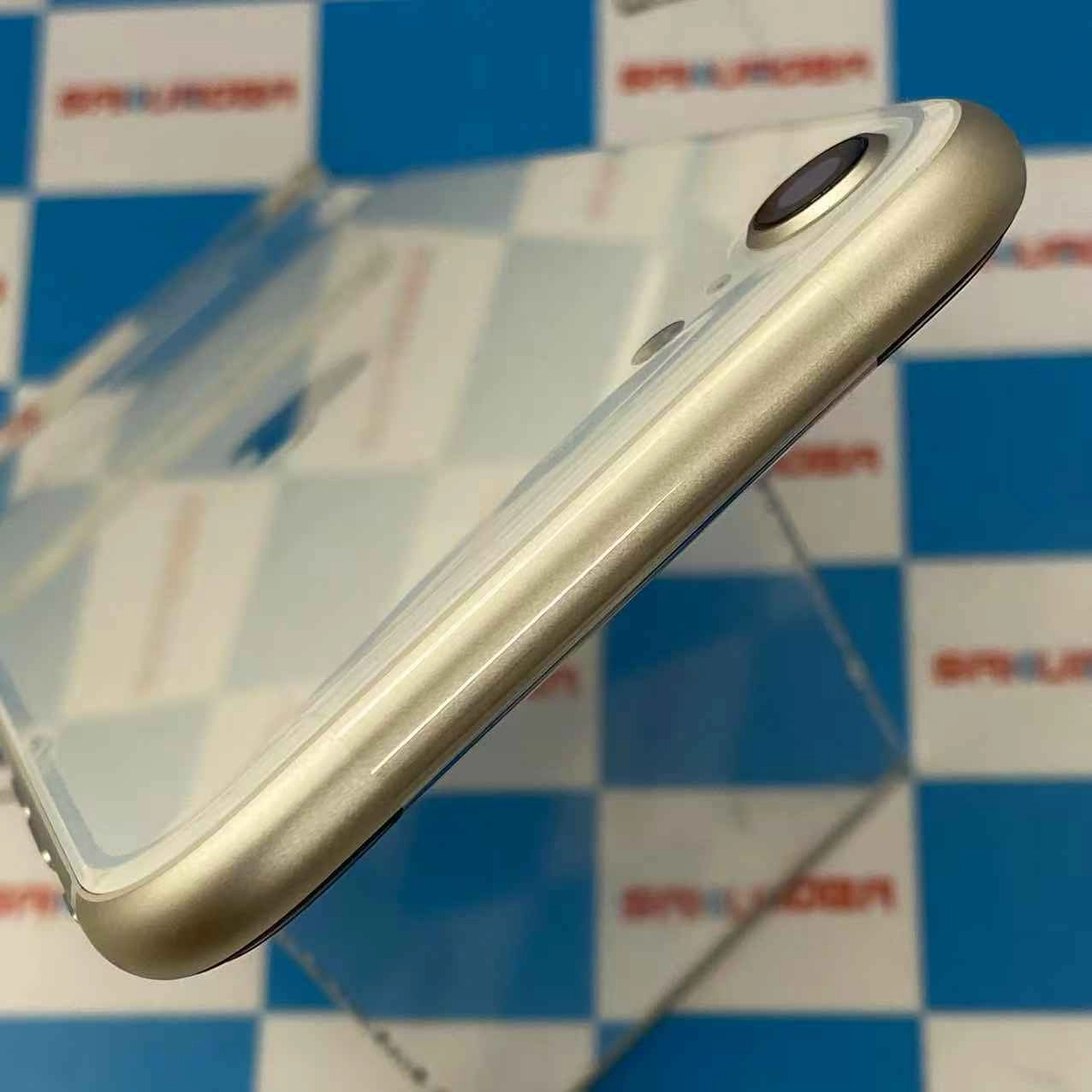 iPhoneSE 第3世代 128GB スターライト MMYG3J/A SIMロック解除済 docomo 開封未使用品