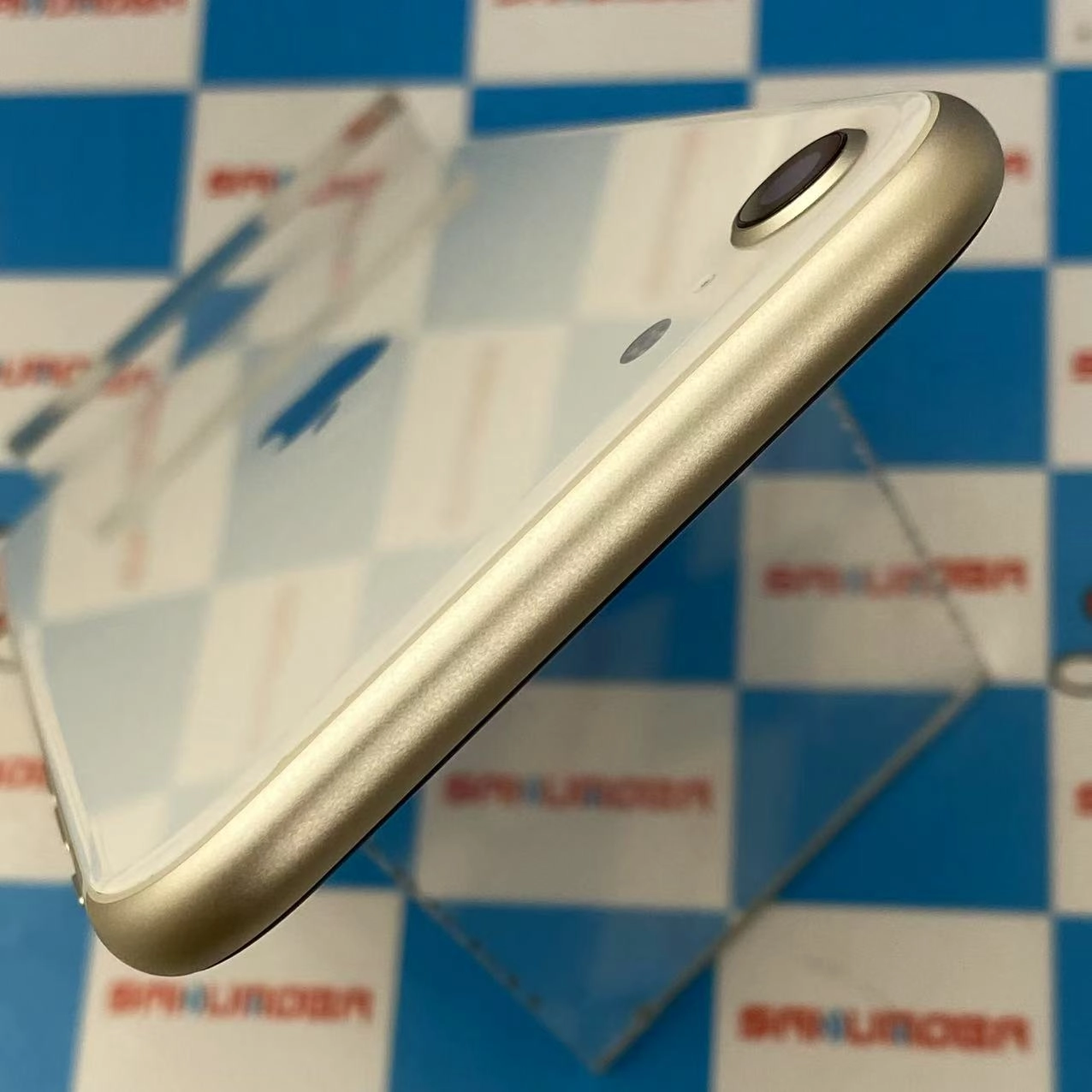 iPhoneSE 第3世代 128GB スターライト MMYG3J/A docomo版SIMフリー 美品