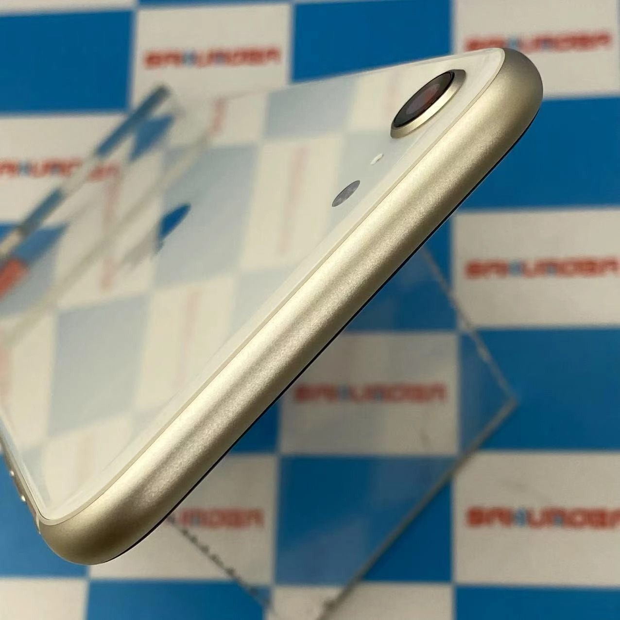 iPhoneSE 第3世代 128GB スターライト MMYG3J/A SIMロック解除済 docomo