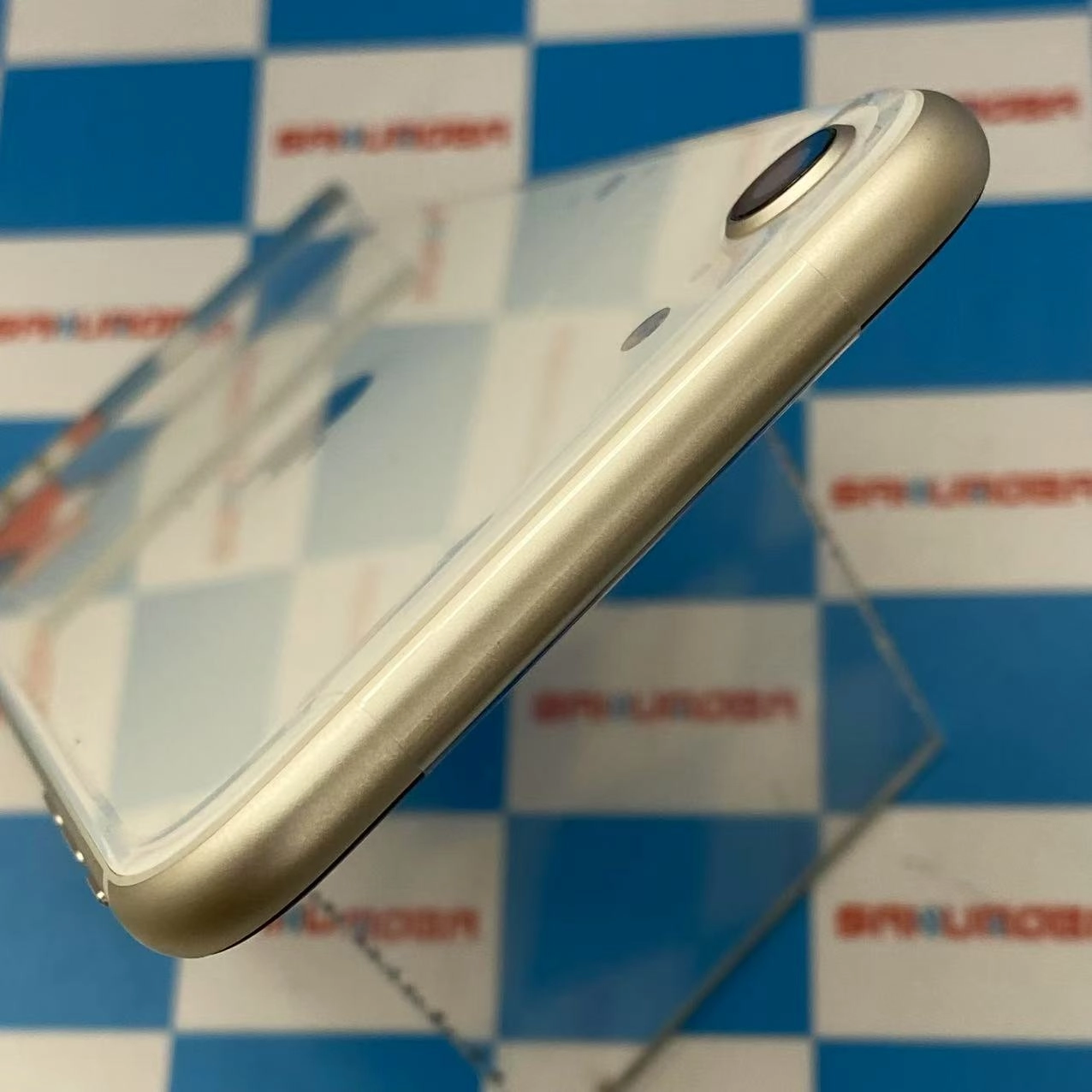 iPhoneSE 第3世代 64GB スターライト MMYD3J/A docomo版SIMフリー 開封未使用品