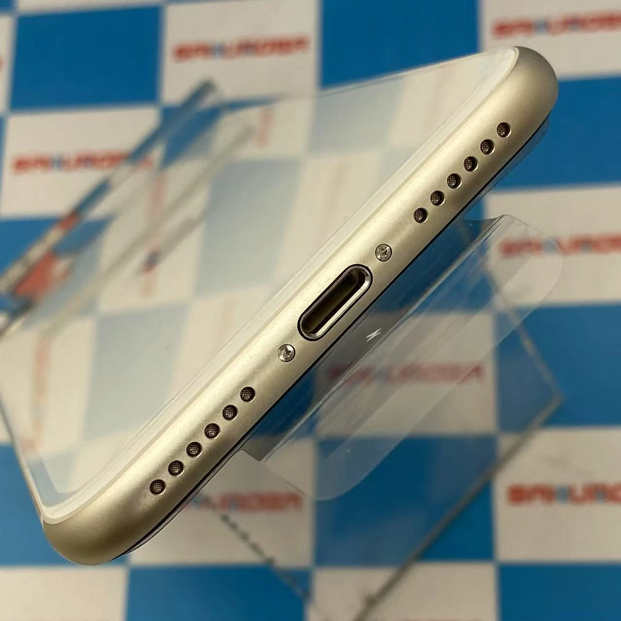 iPhoneSE 第3世代 64GB スターライト MMYD3J/A docomo版SIMフリー 開封未使用品