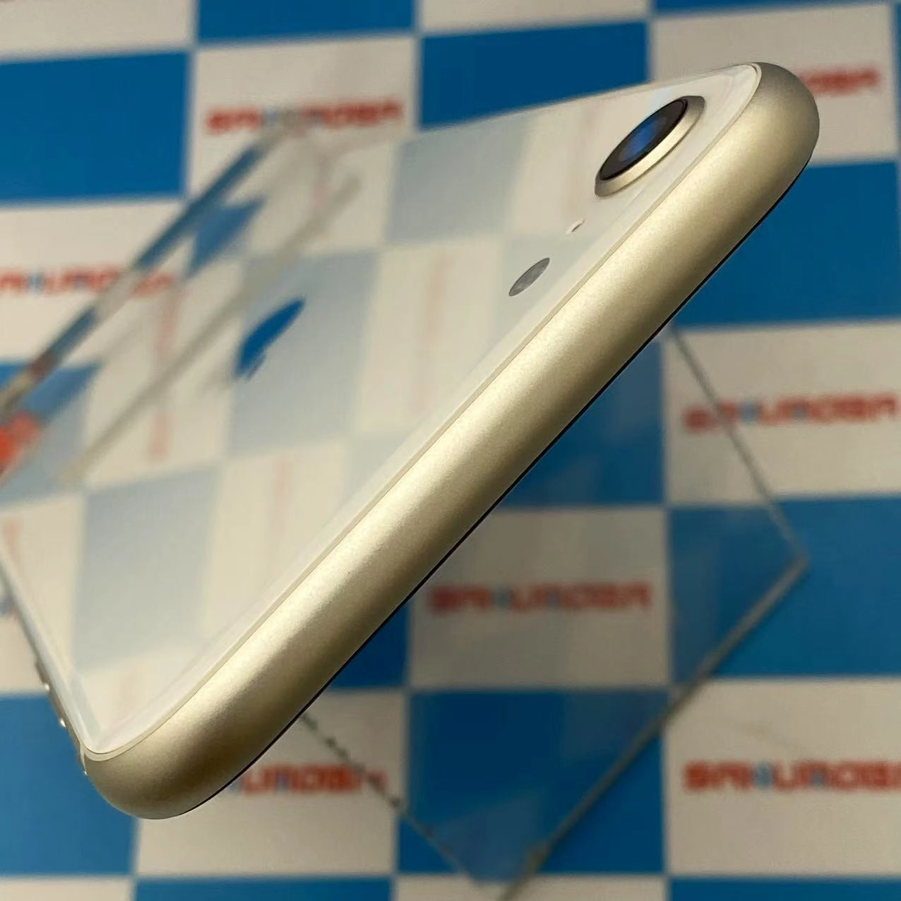 iPhoneSE 第3世代 128GB スターライト MMYG3J/A SIMロック解除済 docomo