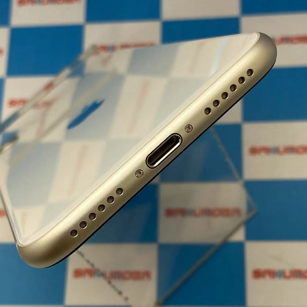 iPhoneSE 第3世代 128GB スターライト MMYG3J/A SIMロック解除済 docomo 新品同様