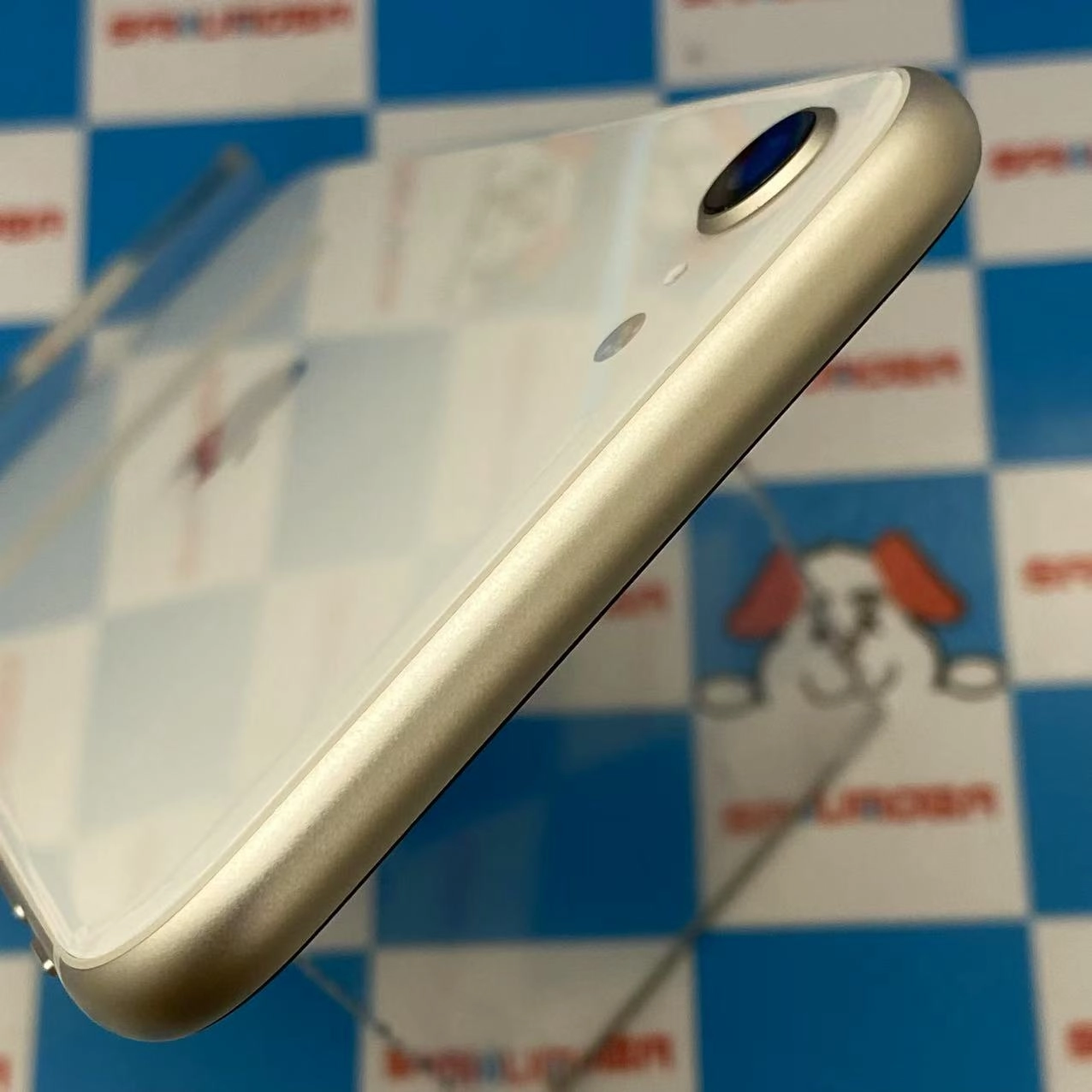 iPhoneSE 第3世代 128GB スターライト MMYG3J/A SIMロック解除済 docomo 極美品