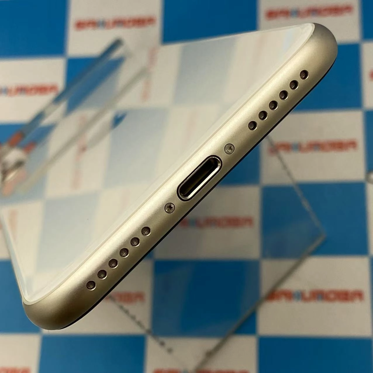 iPhoneSE 第3世代 128GB スターライト MMYG3J/A SIMロック解除済 docomo 極美品