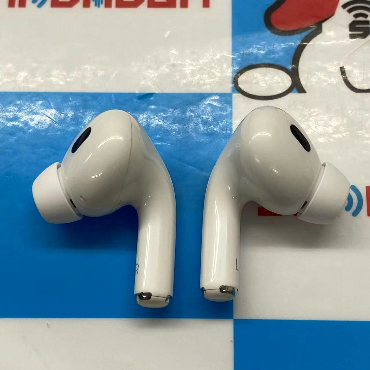 Airpods Pro 第2世代 ー ホワイト MQD83J/A ジャンク品