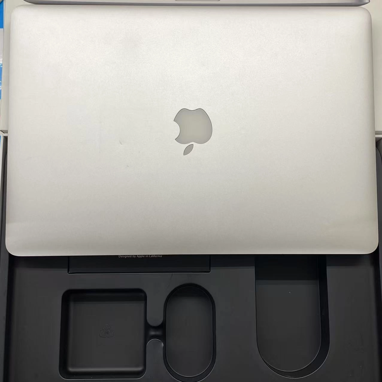 MacBook Pro 15インチ Mid2015 16GB 256GB 2.2GHz Corei7 シルバー MJLQ2J/A 16GB/256GB