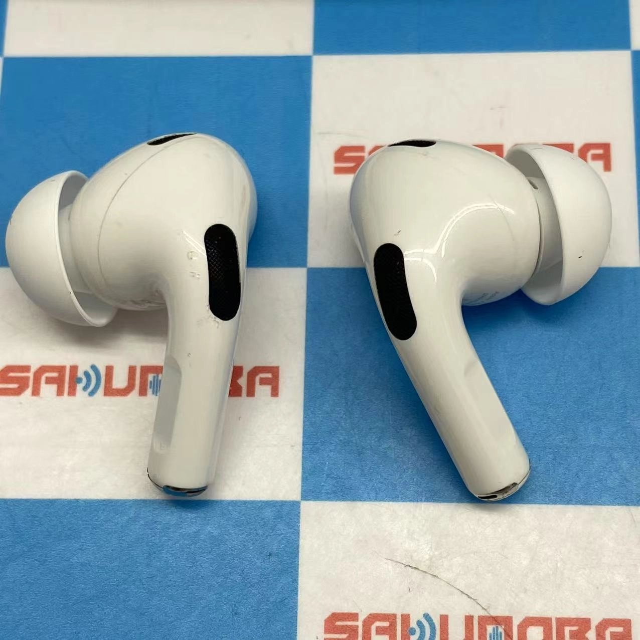 AirPods Pro 第2世代 MagSafe充電ケース(USB-C)付き ホワイト MTJV3J/A