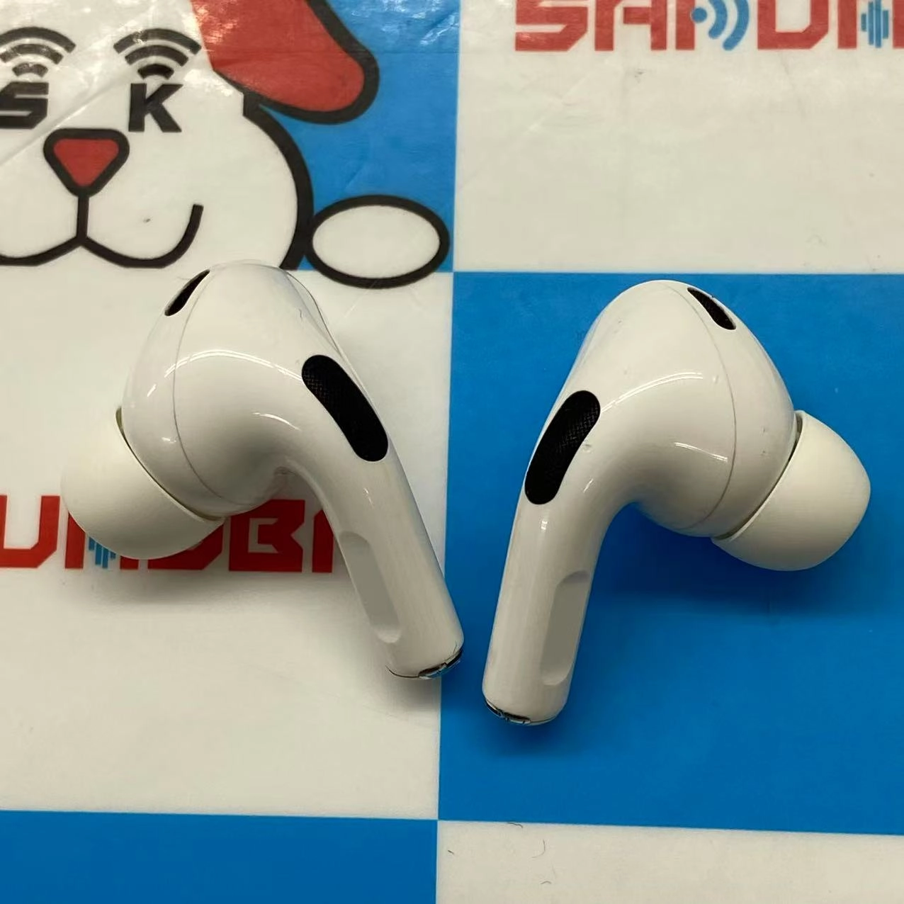 Airpods Pro 第2世代 ー ホワイト MQD83J/A