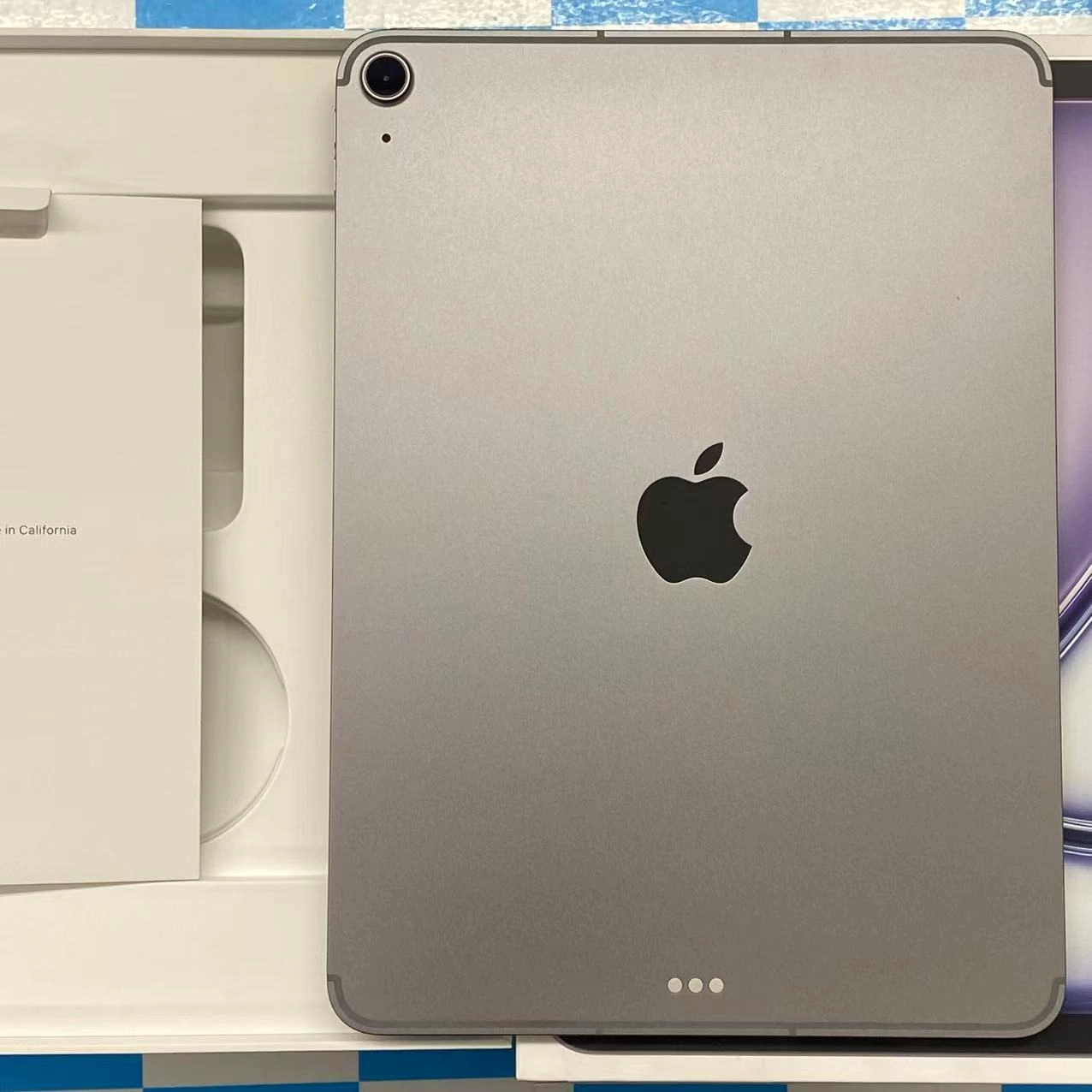 iPad Air 11インチ 第7世代 Wi-Fi + Cellular 512GB スペースグレイ MCG44J/A AU版SIMフリー 充電17回 新品同様 au